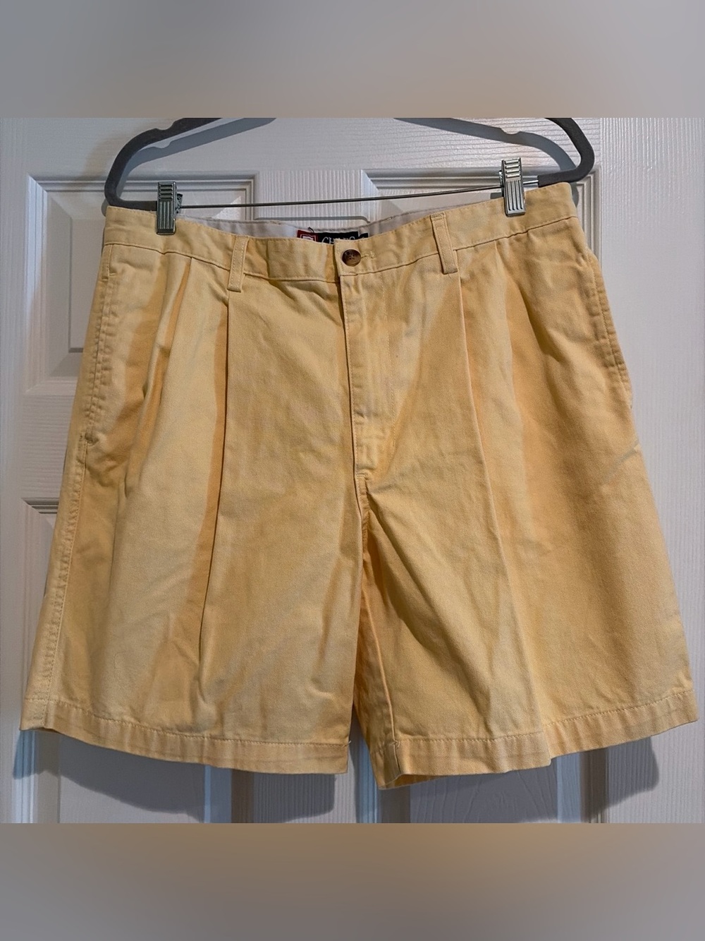 Chaps Men's Pale Yellow Pleated Cotton Shorts